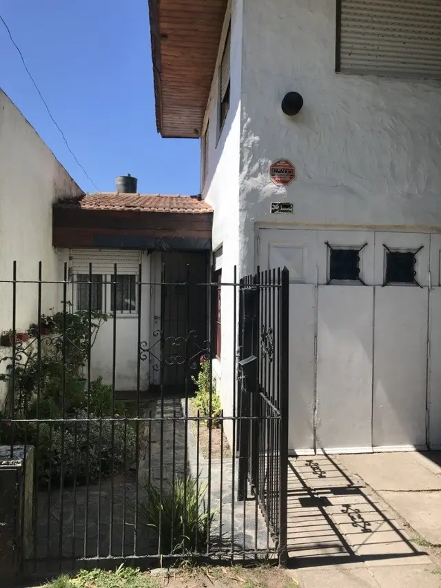 Casa de 3 ambientes en venta en ROLDAN BELISARIO