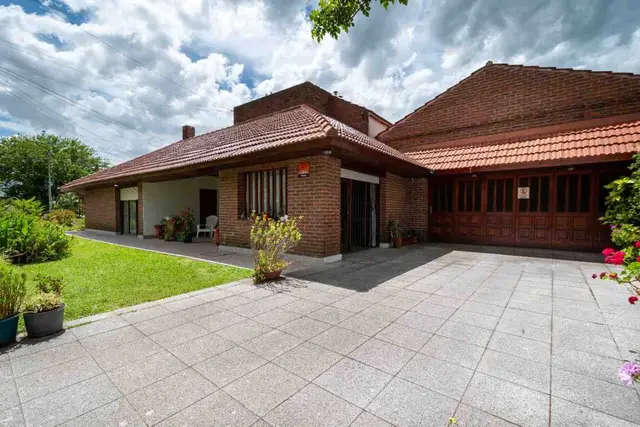 Casa de 3 ambientes en venta en PARQUE LURO