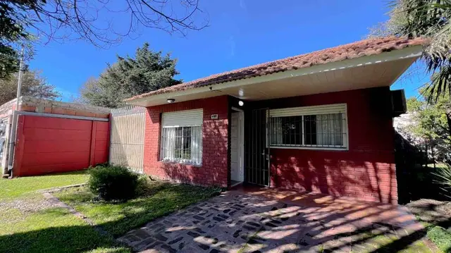 Casa de 4 ambientes en venta en PARQUE CAMET