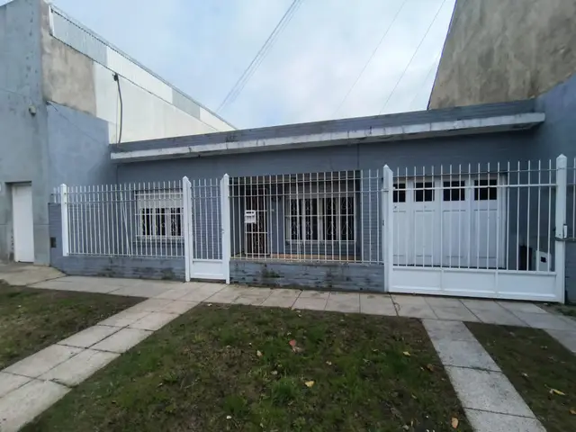 Casa de 3 ambientes en venta en SANTA MONICA