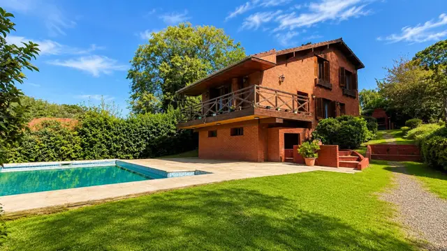 Casa de 4 ambientes en venta en SIERRA DE LOS PADRES