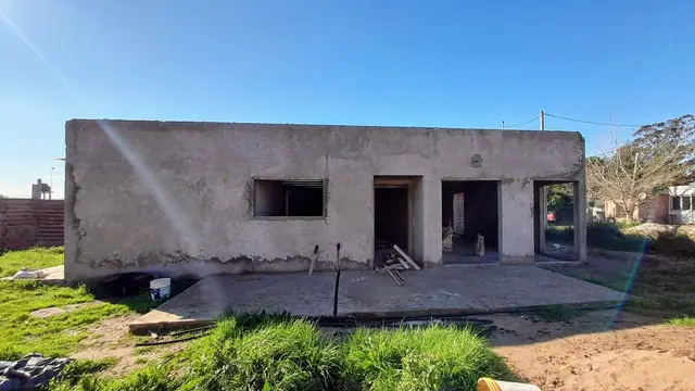 Casa de 3 ambientes en venta en LOS ACANTILADOS