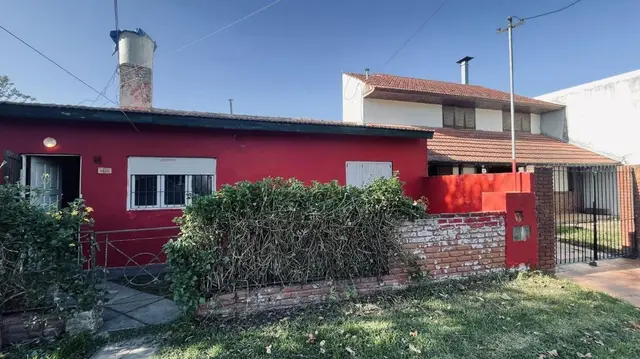 Casa de 3 ambientes en venta en AEROPARQUE