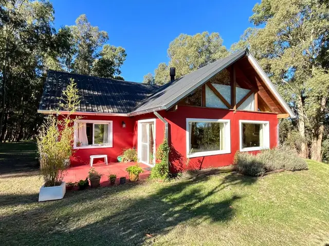 Casa de 9 ambientes en venta en LA PEREGRINA