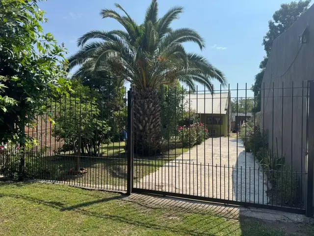 Casa de 3 ambientes en venta en LAS CANTERAS