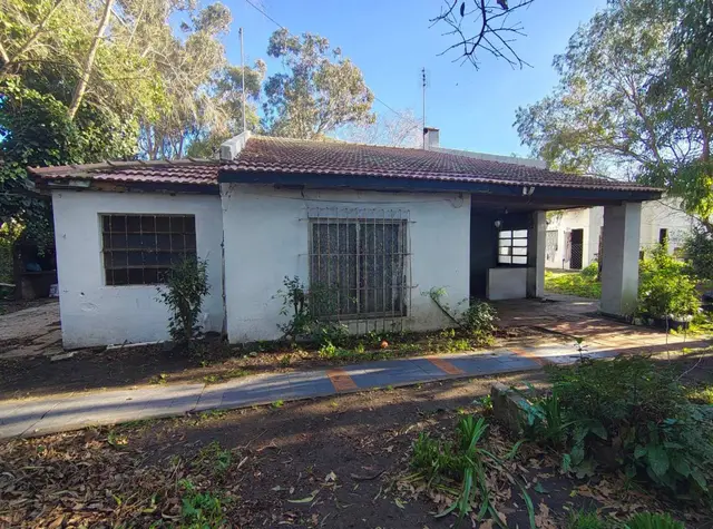 Casa de 3 ambientes en venta en CAMET FELIX U.