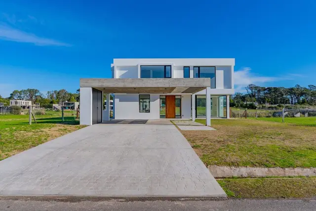 Casa de 5 ambientes en venta en SANTA ROSA DEL MAR DE PERALTA RAMOS