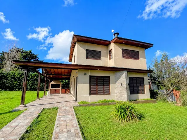 Casa de 4 ambientes en venta en Las Lomas