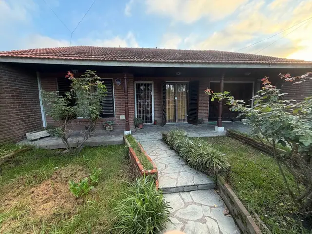 Casa de 3 ambientes en venta en LAS AVENIDAS