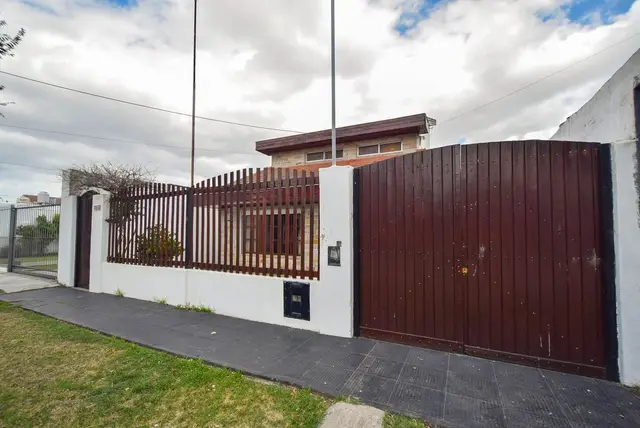 Casa de 5 ambientes en venta en MALVINAS ARGENTINAS