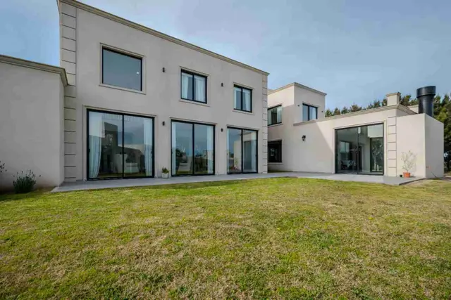 Casa de 5 ambientes en venta en Tierras del Mar