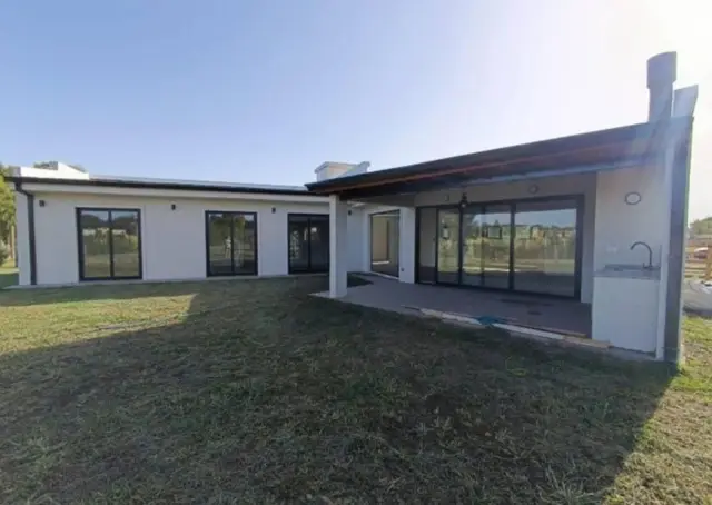 Casa de 4 ambientes en venta en NUEVO GOLF