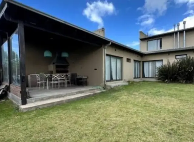 Casa de 5 ambientes en venta en LOS ACANTILADOS