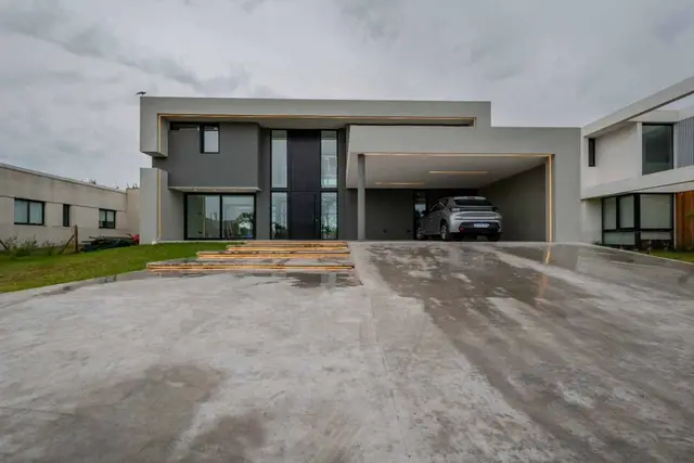 Casa de 4 ambientes en venta en Tierras del Mar