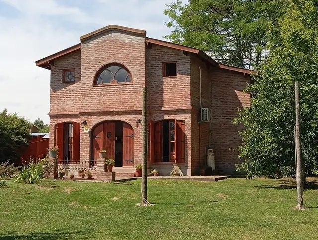 Casa de 6 ambientes en venta en LA PEREGRINA