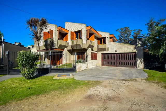 Casa de 4 ambientes en venta en LA FLORIDA