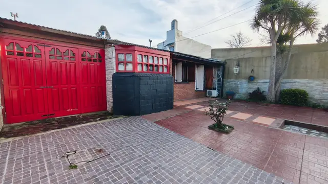 Casa de 3 ambientes en venta en AEROPARQUE