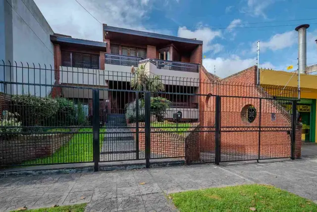 Casa de 5 ambientes en venta en PARQUE LURO