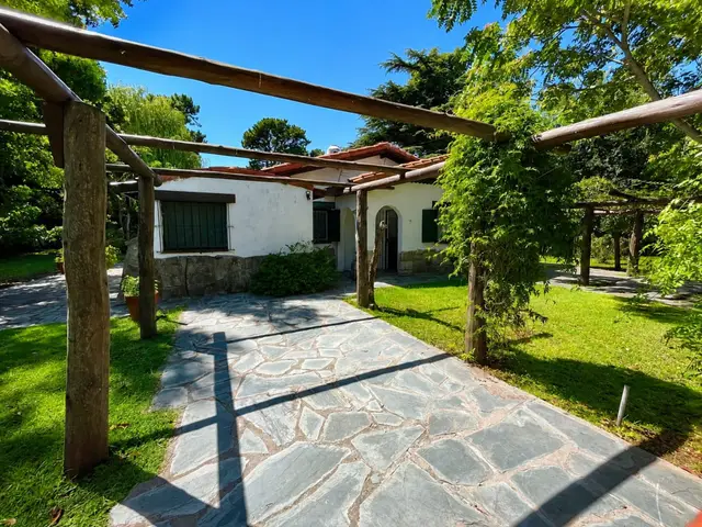 Casa de 3 ambientes en venta en ESTACION CAMET