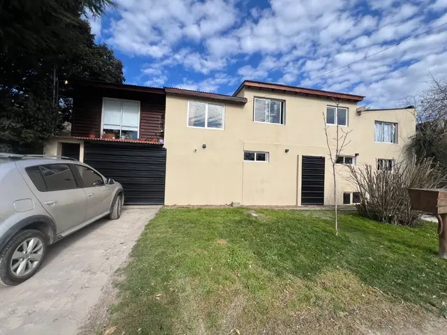 Casa de 9 ambientes en venta en PARQUE MONTEMAR-EL GROSELLAR
