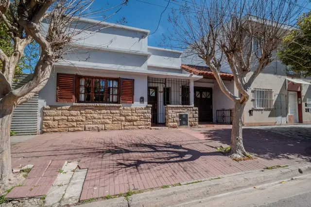 Casa de 3 ambientes en venta en PINOS DE ANCHORENA