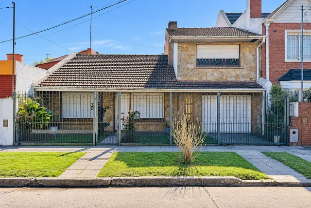 Casa de 5 ambientes en venta en LOS TRONCOS