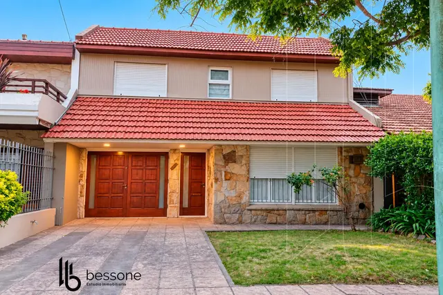 Casa de 4 ambientes en venta en PARQUE LURO