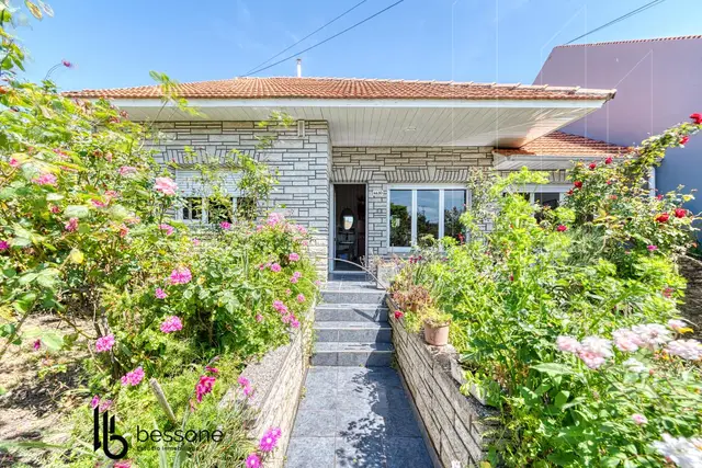 Casa de 3 ambientes en venta en CERRITO Y SAN SALVADOR