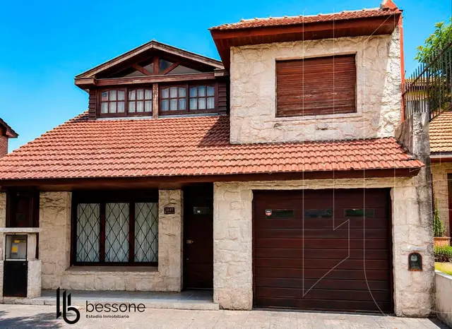 Casa de 3 ambientes en venta en Parque Luro