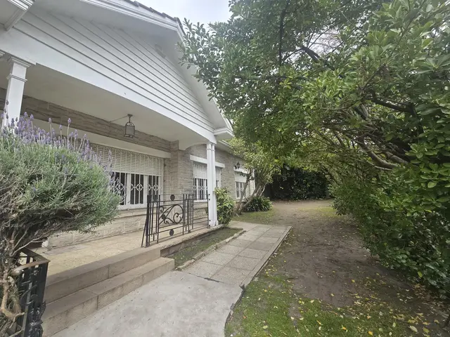 Casa de 6 ambientes en alquiler en LOS TRONCOS