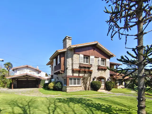 Casa de 5 ambientes en venta en PLAYA GRANDE