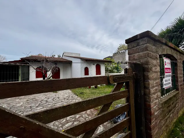 Casa de 3 ambientes en alquiler en PARQUE CAMET