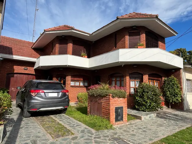 Casa de 6 ambientes en venta en VILLA PRIMERA