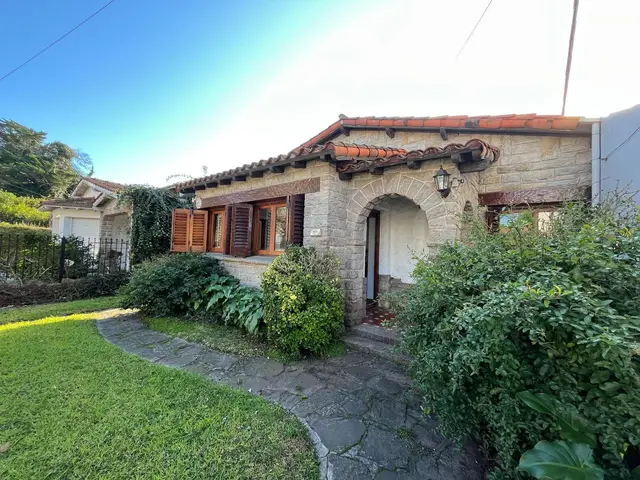Casa de 4 ambientes en venta en PUNTA MOGOTES