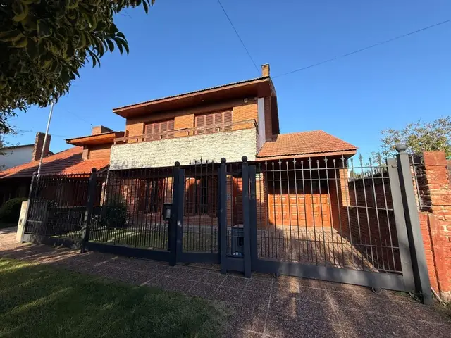 Casa de 5 ambientes en venta en LOS PINARES