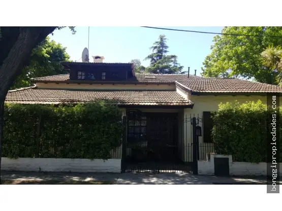 Casa de 4 ambientes en venta en BOSQUE ALEGRE