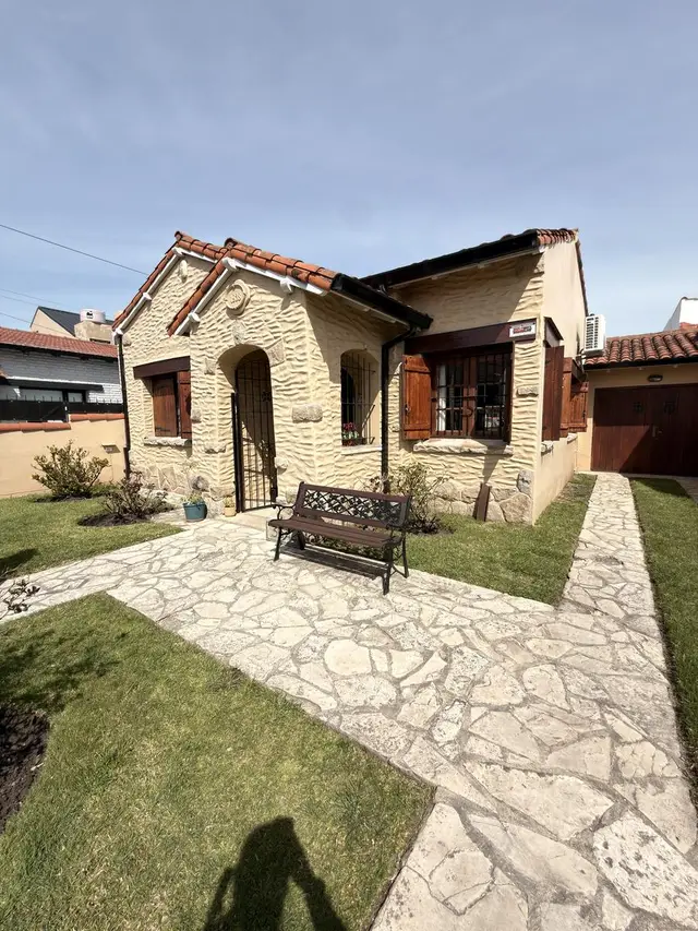 Casa de 2 ambientes en venta en LA PERLA