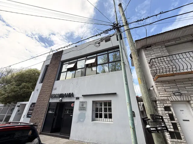 Local de 8 ambientes en venta en PARQUE MONTEMAR-EL GROSELLAR