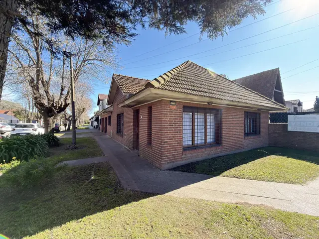 Casa de 3 ambientes en venta en PARQUE LURO