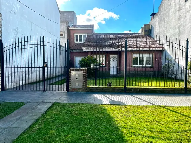 Casa de 4 ambientes en venta en CORONEL DORREGO