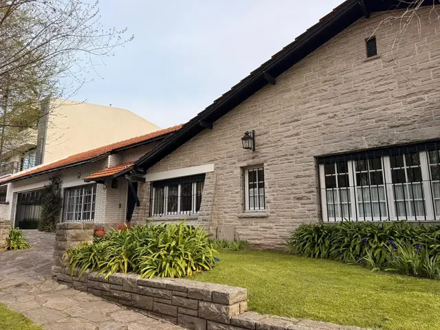 Casa de 5 ambientes en venta en LOS TRONCOS