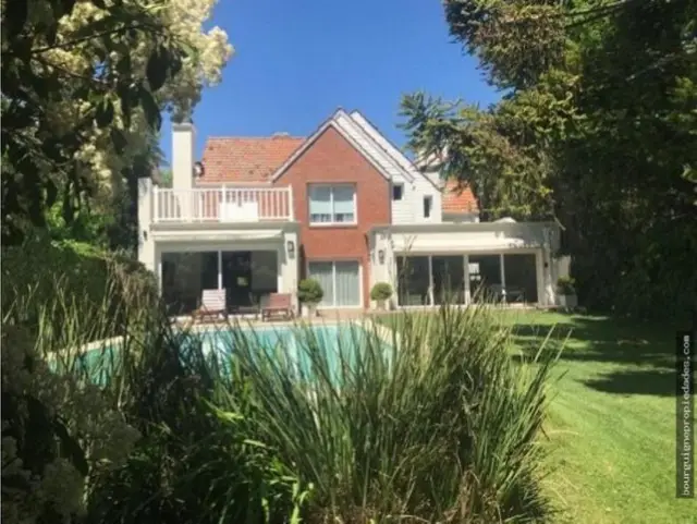 Casa de 5 ambientes en venta en PLAYA GRANDE