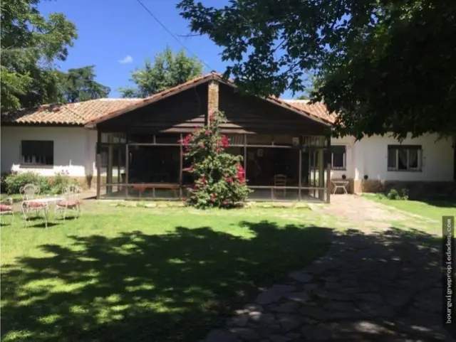 Casa de 5 ambientes en venta en PARQUE MONTEMAR-EL GROSELLAR