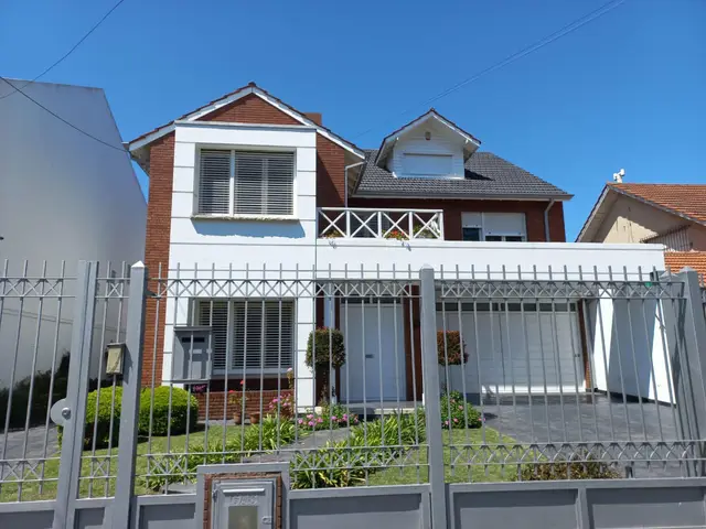Casa de 4 ambientes en venta en FRAY LUIS BELTRAN