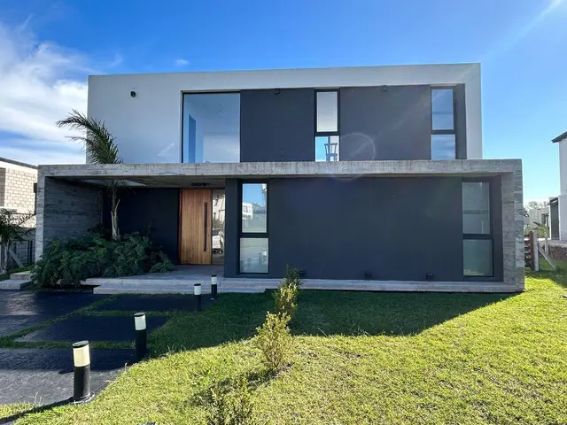 Casa de 3 ambientes en venta en Jorge Newbery