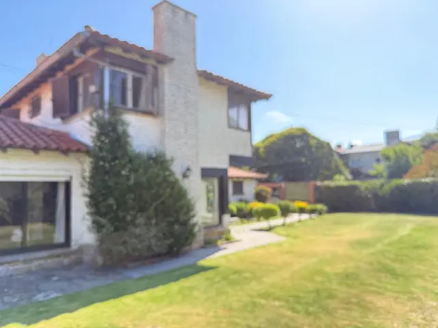 Casa de 4 ambientes en venta en LOS TRONCOS