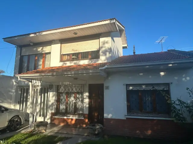 Casa de 5 ambientes en venta en SANTA MONICA