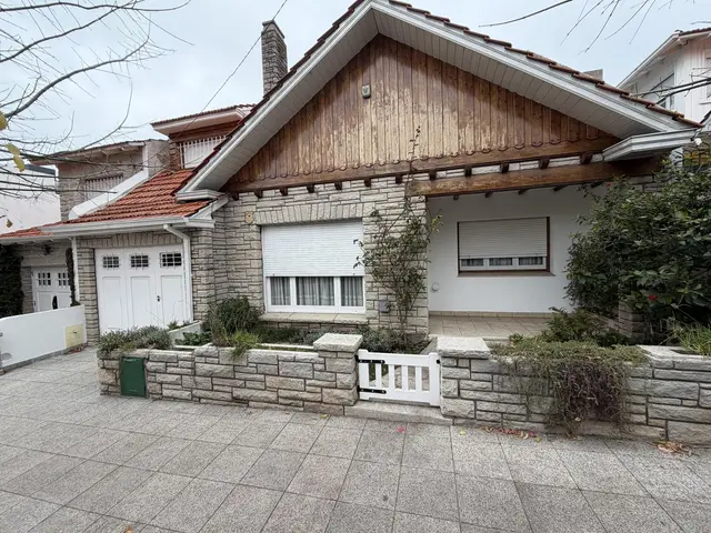 Casa de 4 ambientes en venta en GENERAL ROCA