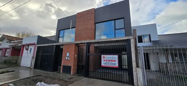 Casa de 2 ambientes en venta en PARQUE LURO