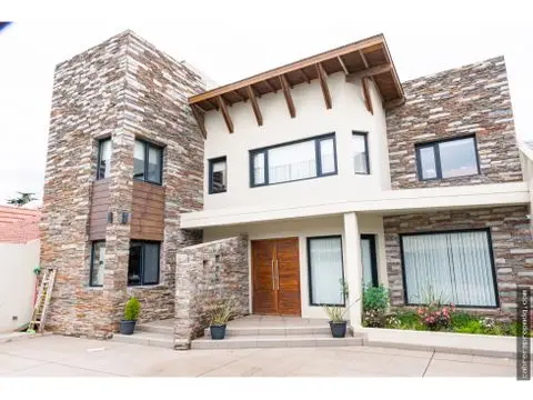 Casa de 5 ambientes en venta en Constitución